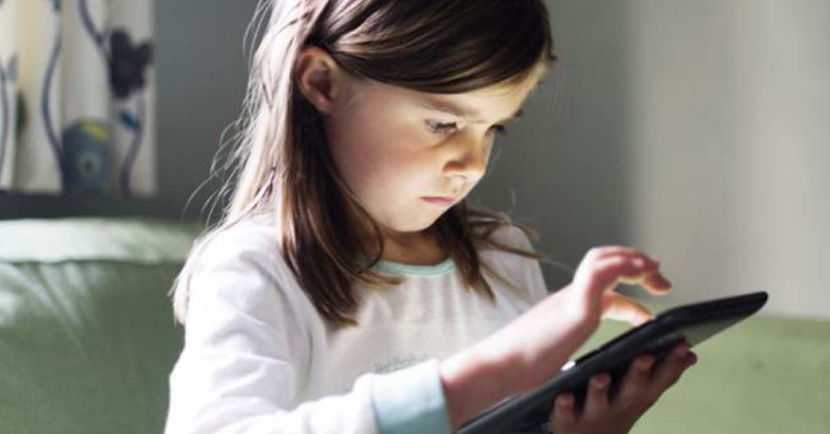 Excessive Smartphone Use May Cause Sleep Deprivation In Teens
