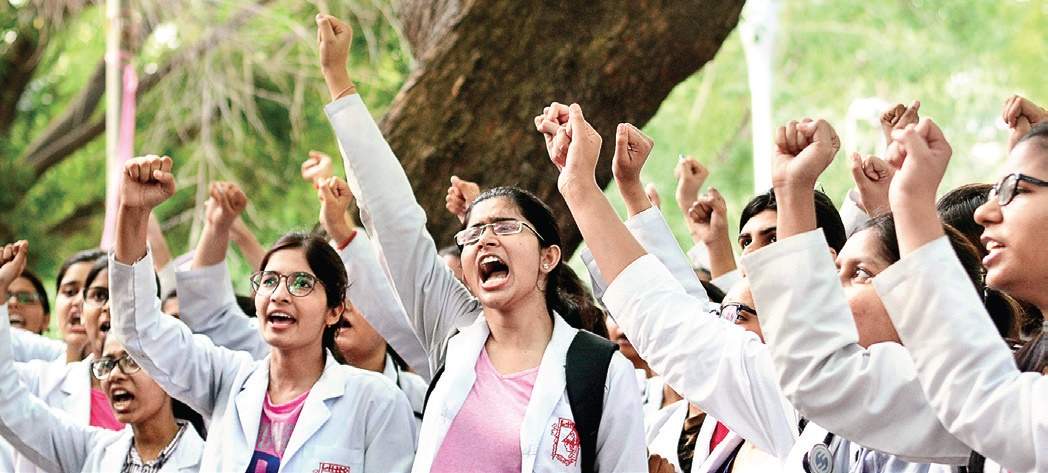 No Sign Of End To WB Doctors' Strike; Support Pours In From States