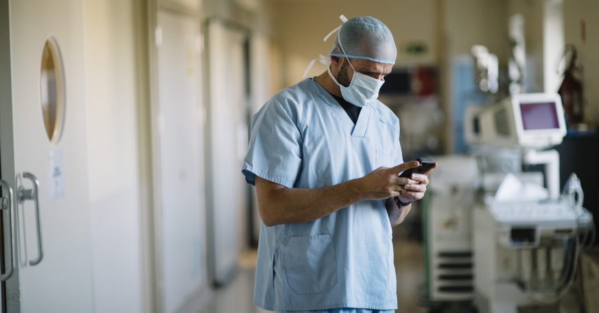 Is Reading, Texting On Social Media, Emails, Watching TV Allowed In OT /Labs By Doctors And Paramedic?