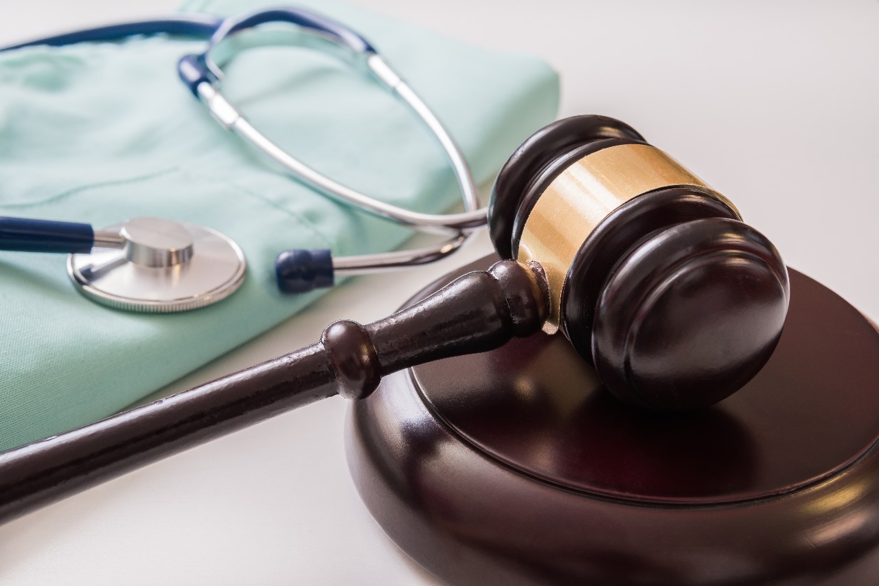 What should be the penalty for a doctor issuing a fake certificate?